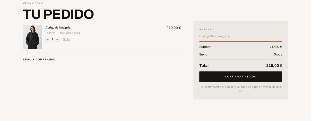 Resumen de pedido con la prenda, el subtotal, el envío y el total