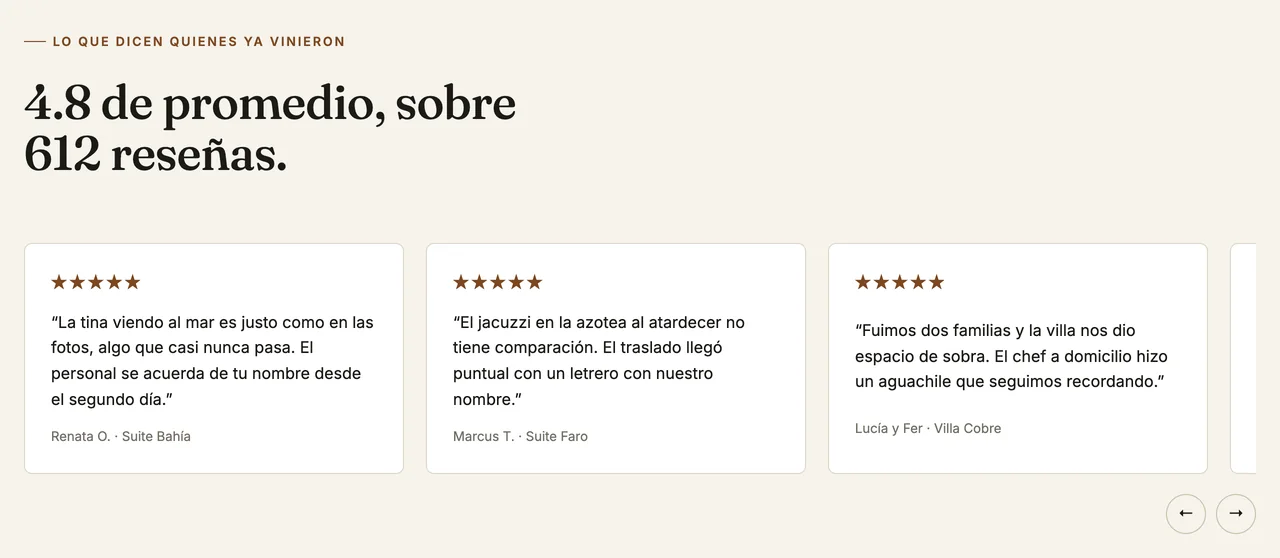 Carrusel de reseñas de huéspedes con calificación y comentario